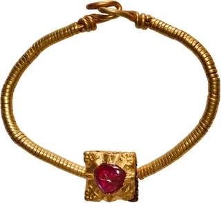 Possibly from South India 17-18 Century Period – Minimalist Gold Ring with Central Ruby with Classical South Indian Design.