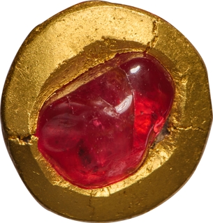 Possibly Chola Period – Minimalist Gold Disc Earring with Central Ruby. Elegance in Classical South Indian Design.