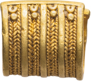 Extremely Rare Ujjaini Region Gold Ear Ornament or Mukut Element, Possibly Shunga Period. Primitive Money with Intertwined Chains and Eight Taurines.